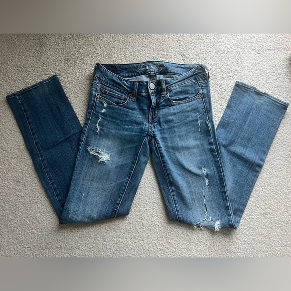 Pre-loved American Eagle Distressed Jeans, Straight, Size 2 - Picture 2 of 11